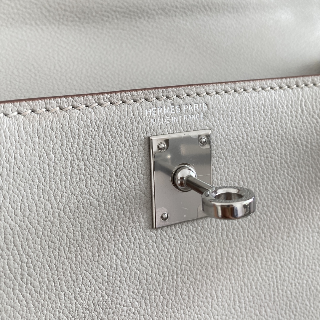 Hermes Kelly Danse Evercolor Bag In Pearl Grey Color